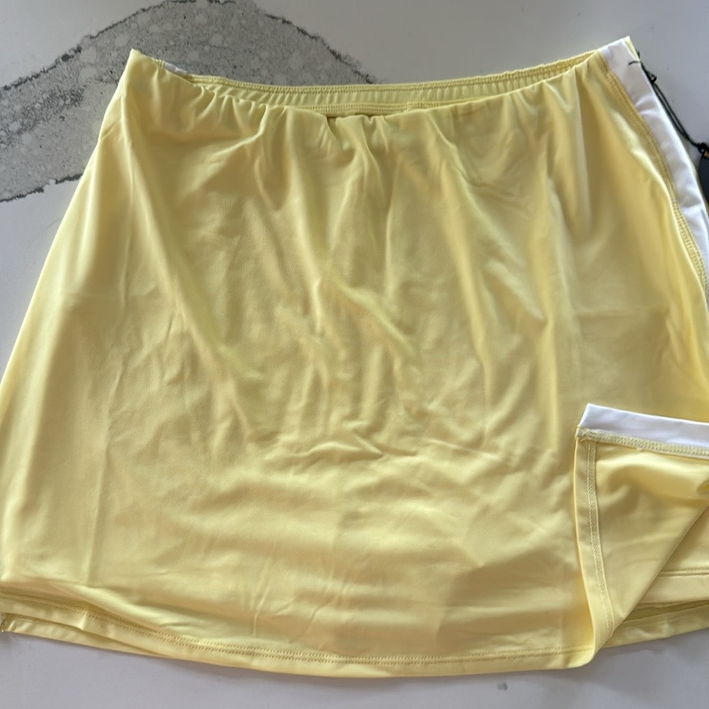 Tail active wear (Spin it) tennis skirt NWT SIZE S